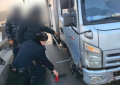 元旦坚守暖人心：南岗分局民警巡逻中快速处置货车爆胎保畅通