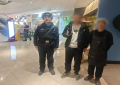 南岗分局民警巡逻中连助两人找回遗失手机 暖心服务获致谢