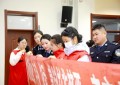 创新“警+校+志愿”模式 筑牢寒假安全防线  ——冰城公安与“小小志愿者”的平安约定