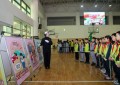 春风护学暖人心  冰城公安筑牢校园周边交通安全防线