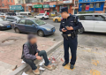老人街头摔倒受伤 大成派出所民警巡逻中紧急施救暖人心