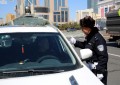 斑马线前停一停 冰城处处见文明