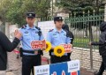 警号“985”“211”民警化身“锦鲤”  为高考学子加油打气